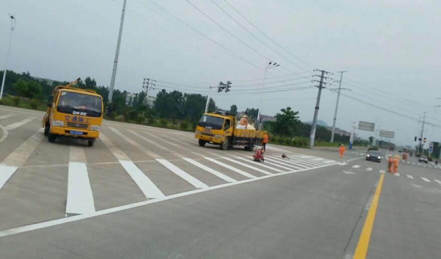 1598238457121246.jpg 关于道路标线涂料的五大优势.jpg
